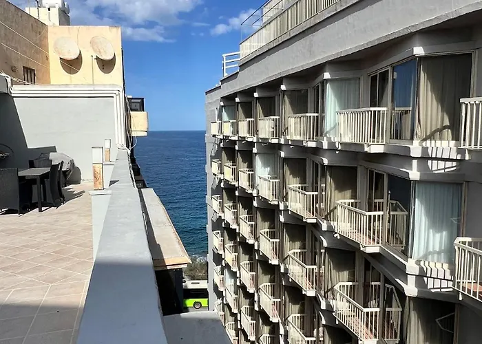 Διαμέρισμα Mida 3-bedrooms Penthouse With Sea View *