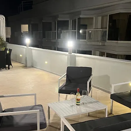 Mida 3-bedrooms Penthouse With Sea View *