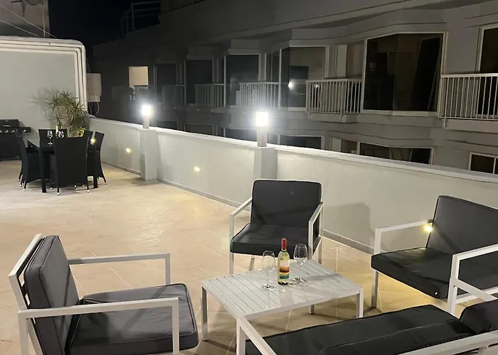 Mida 3-bedrooms Penthouse With Sea View *